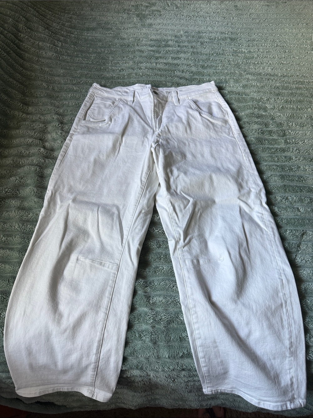 White Wide-Leg Barrel Jeans